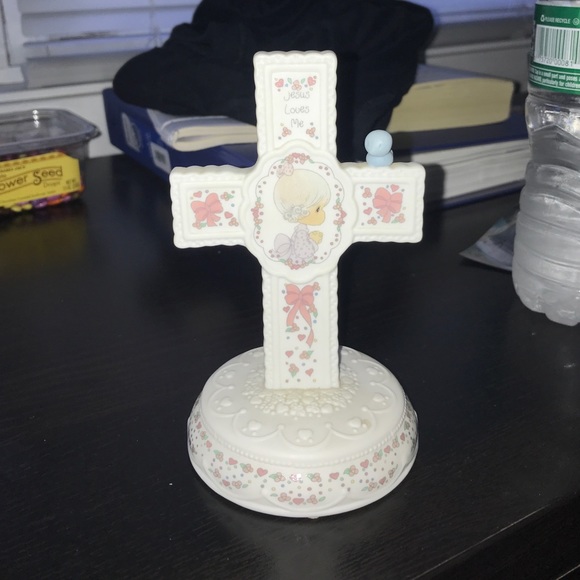 Precious Moments Cross - Picture 1 of 1